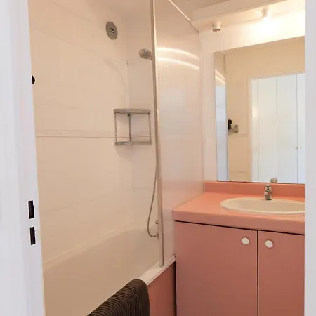 C 529 Piscine Front De * Sète