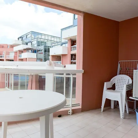 C 529 Piscine Front De Sète