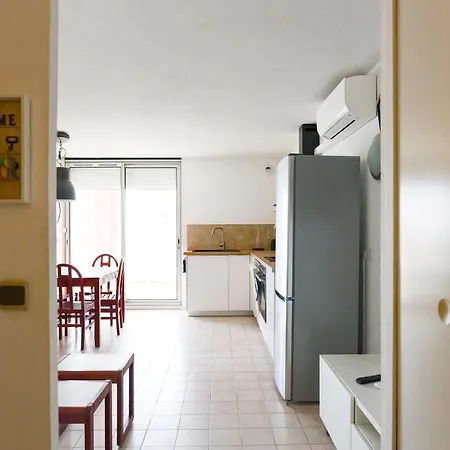 C 529 Piscine Front De Apartment Sete