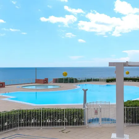 C 529 Piscine Front De * Sete