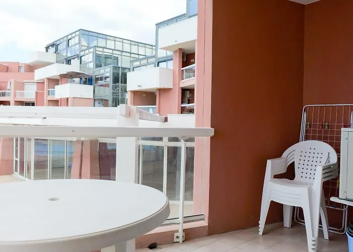 C 529 Piscine Front De Sète